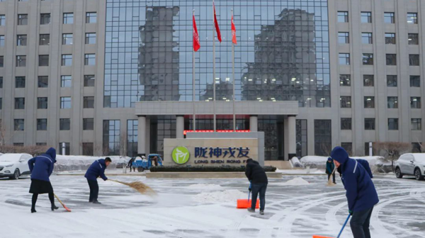 大雪悄然至 最暖掃雪時(shí)